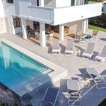 Varon Blue Villa *